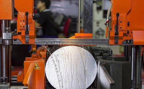 嘉陵立式金属带锯床切削出现跑带故障解决方法！